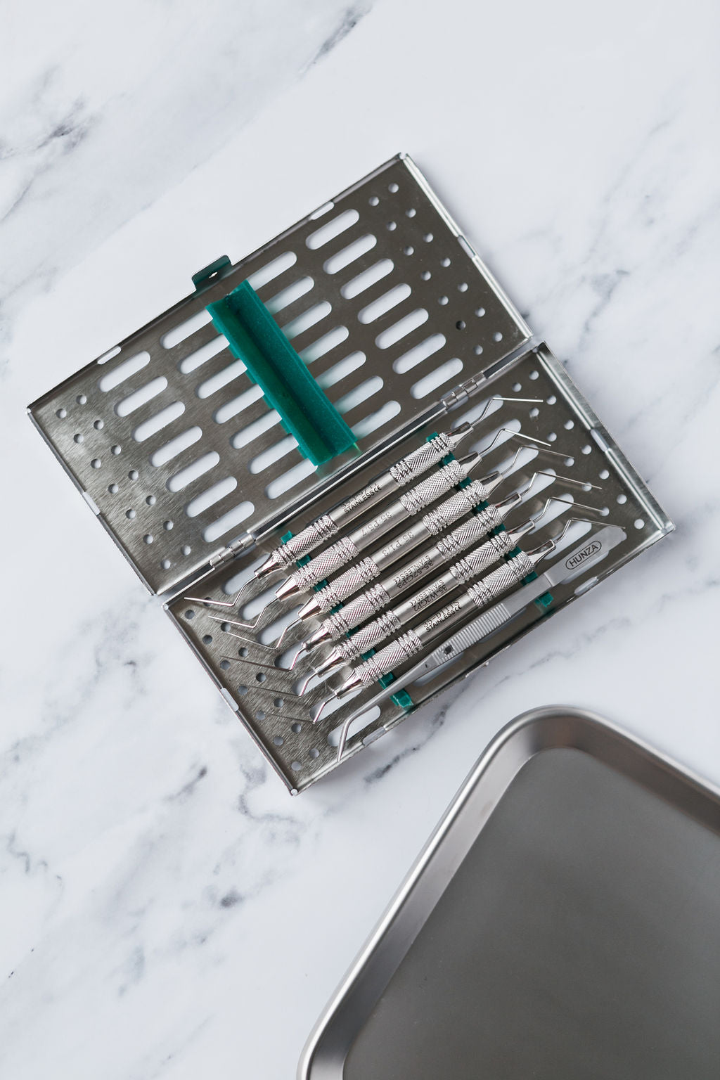 Endodontic Set With Locking Pliers and Cassette